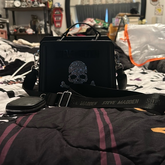 Steve Madden Skull Handbag - Picture 1 of 6